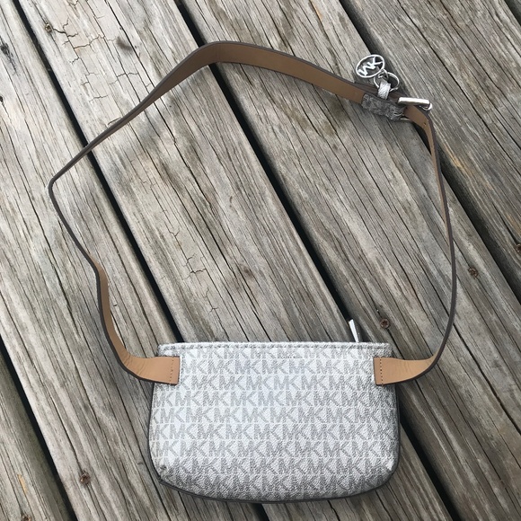 EUC Silver Michael Kors fanny waist pack - Picture 2 of 4